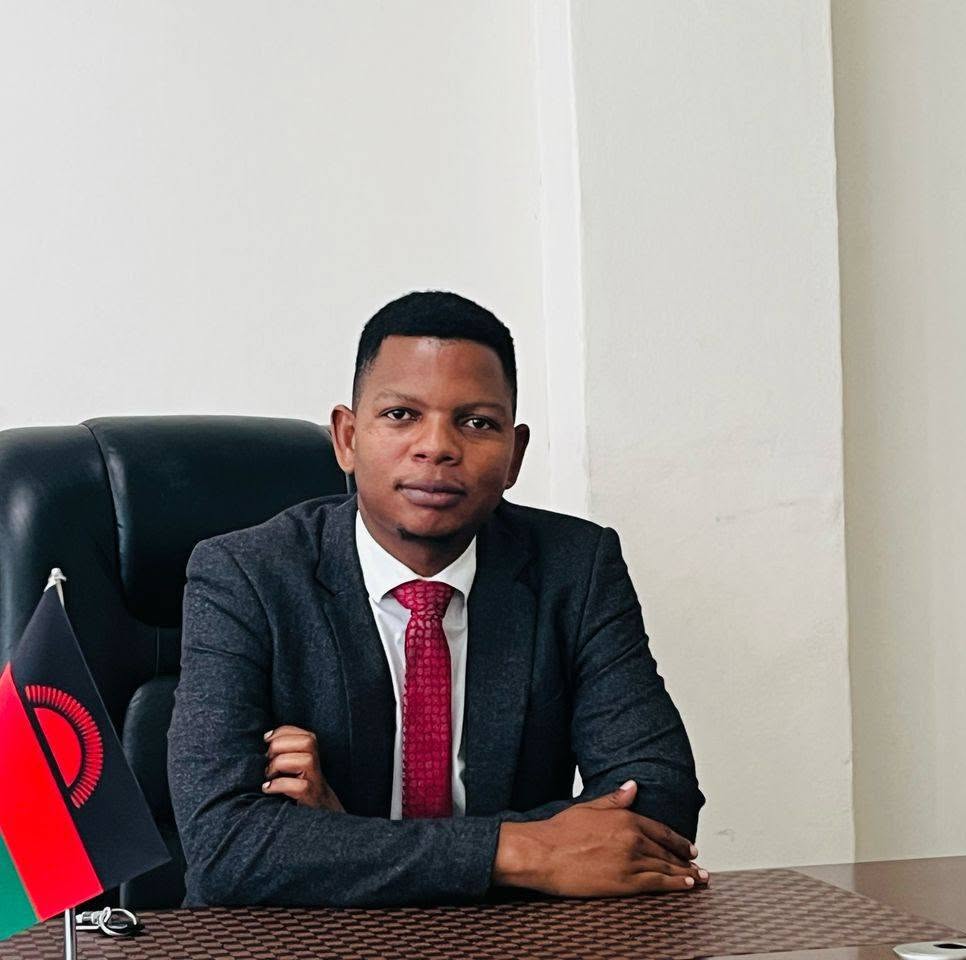 Geoffrey Mustafa Taumbe office portrait
